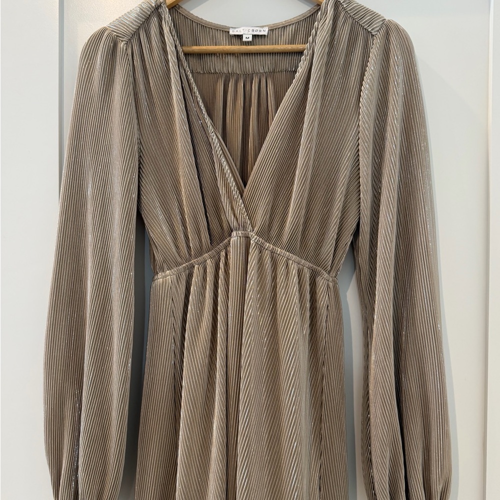 Elegant Beige Long Sleeve Dress - Picture 2 of 5